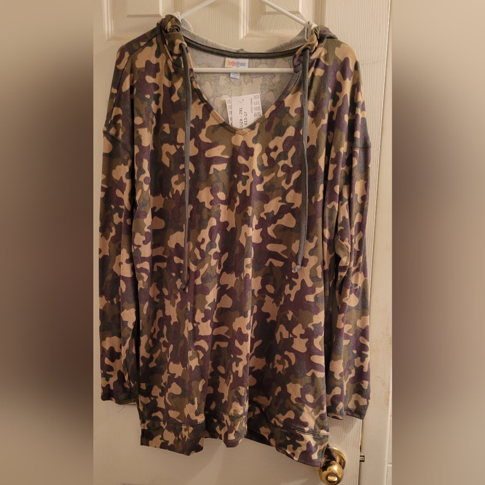 LuLaRoe Eliza Camo Hooded Long Sleeve 2XL